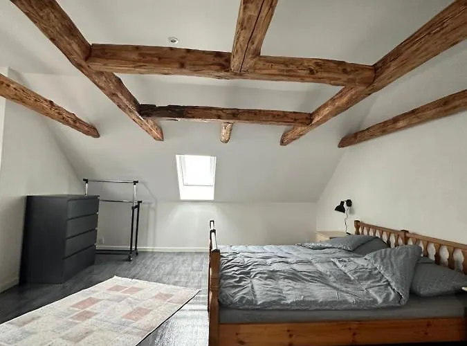 Attic 公寓 *